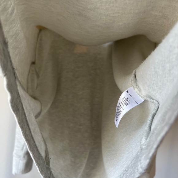 SALE ☘️ CABLE & GAUGE turtleneck 3/4 sleeve sweatshirt in light heather gray - Picture 9 of 14